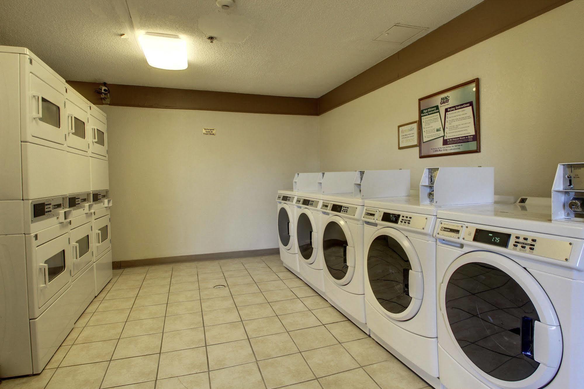 Intown Suites Extended Stay Raleigh Nc- Capital Blvd エクステリア 写真