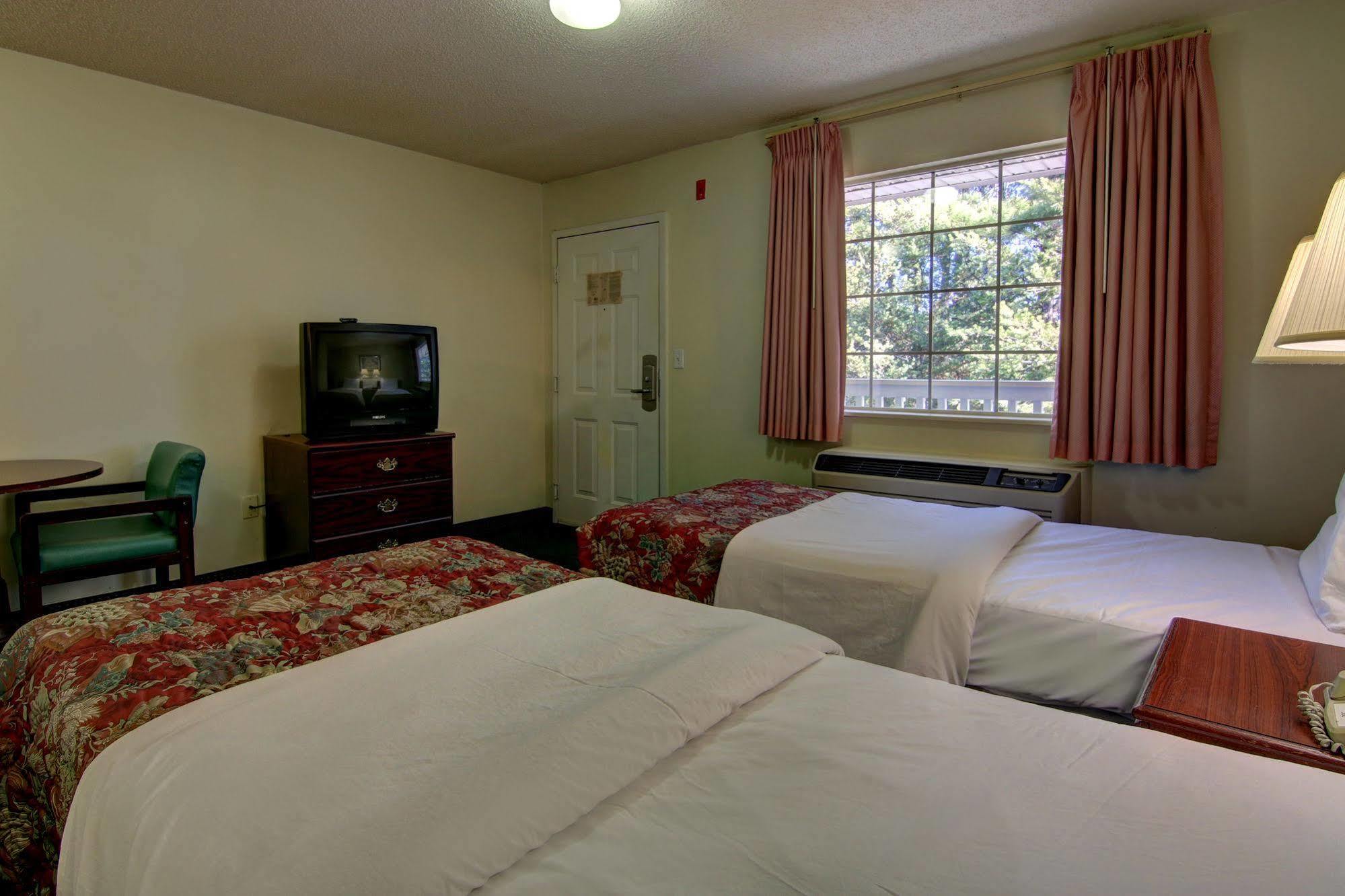 Intown Suites Extended Stay Raleigh Nc- Capital Blvd エクステリア 写真