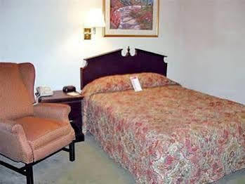 Intown Suites Extended Stay Raleigh Nc- Capital Blvd エクステリア 写真